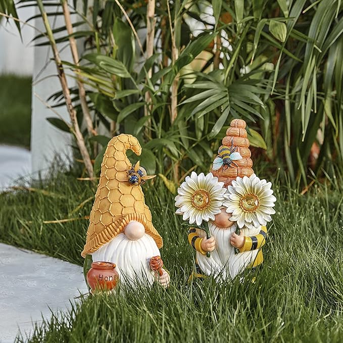 LA Jolie Muse 11.3'' Solar Gnomes Garden Statues-Resin Bee Garden Gnomes Figurine Holding Honey Jar with Solar Lights, Outdoor Gnomes Decorations for Yard Patio Lawn Porch, Garden Gifts for Mom