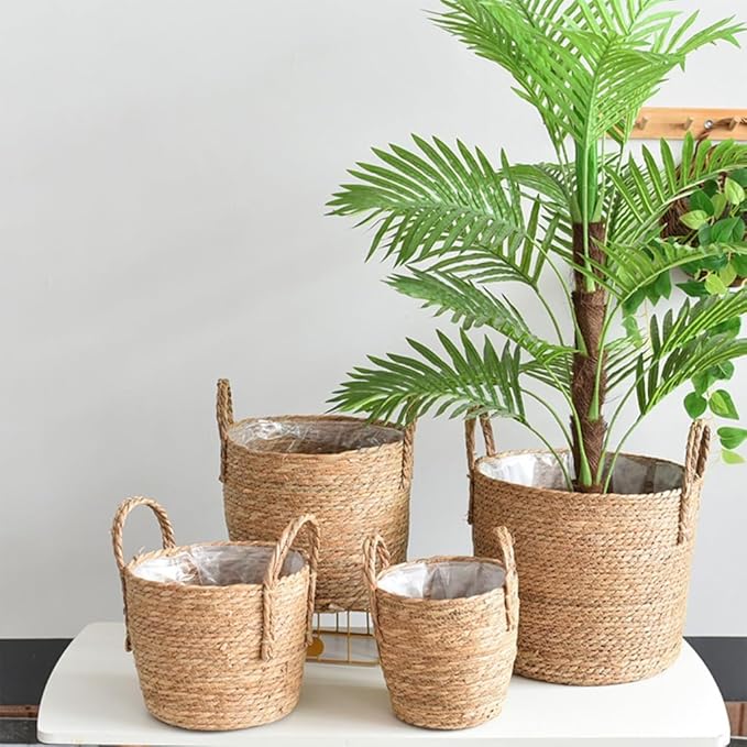 Rattan Planter Basket, Straw Weaving Woven Straw Flower Pot, Wicker Rattan Vase Sundries Organizers Storage Bins, Hand Woven Basket Planter with Plastics Liners and Handle for Indoor Outdoor (Medium)