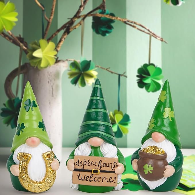 Hodao St. Patrick’s Day Gnomes Figurines— Hand-Painted Resin Leprechaun Gnomes with Pot of Gold, Horseshoe & Shamrock, Lucky Green Home Decor & Gift