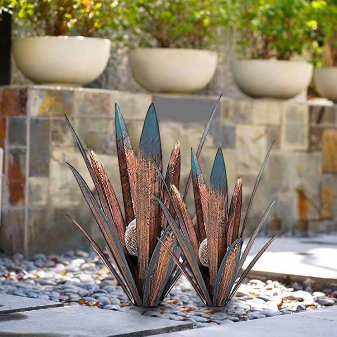 Muciwa 2 PCS Metal Agave Sculpture Decoration, Vintage Country Hand-Painted Sculpture DIY Metal Agave Plant, Home Garden Courtyard Lawn Outdoor Decoration (2PCS-LED)