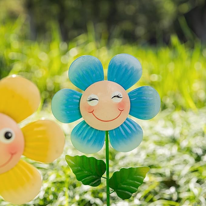 Glitzhome Set of 3 Happy Face Flower Stakes, Metal Flower Yard Stakes with Hand Painted Smiling Design, Iron Garden Yard Spring Decor or Wall Decor, 18”H