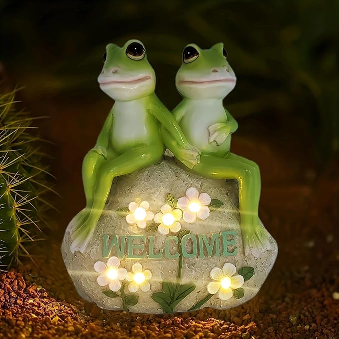 Jy.Cozy Solar Powered Frog Couple Statue with LED Lit Flowers Welcome Sign 7-Inch Tall Resin Garden Decor Romantic Ornament Gift for Porch Patio Housewarming Wedding Outdoor Decor
