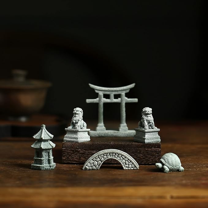 Sdeetesamjun 6 PCS Mini Zen Garden Accessories, Miniature Garden Bridge Foo Dogs Torii Gate Sandstone Figurines Meditation Zen Decor Japanese Fish Tank Terrarium Bonsai Decorations (Art Deco)