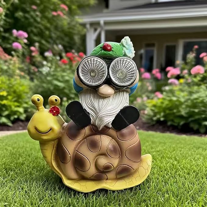 Solar Garden Statue LED Outdoor Garden Decor Funny Animal Sculpture for Yard Patio Lawn Weatherproof Resin Birthday Art Gift（Gnome ）