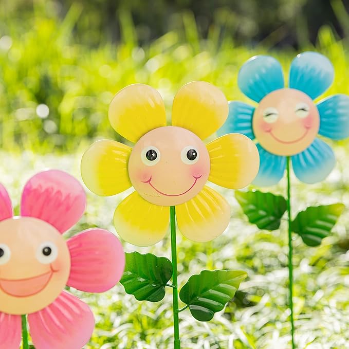 Glitzhome Set of 3 Happy Face Flower Stakes, Metal Flower Yard Stakes with Hand Painted Smiling Design, Iron Garden Yard Spring Decor or Wall Decor, 18”H