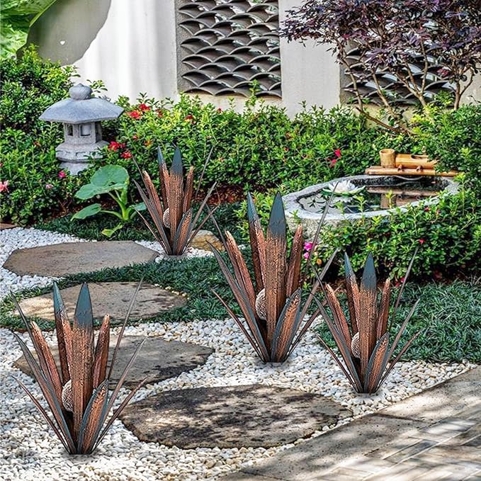 Muciwa 2 PCS Metal Agave Sculpture Decoration, Vintage Country Hand-Painted Sculpture DIY Metal Agave Plant, Home Garden Courtyard Lawn Outdoor Decoration (2PCS-LED)