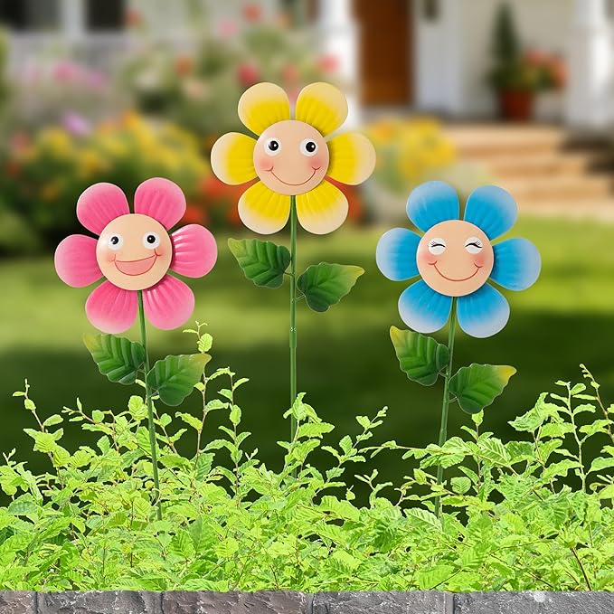 Glitzhome Set of 3 Happy Face Flower Stakes, Metal Flower Yard Stakes with Hand Painted Smiling Design, Iron Garden Yard Spring Decor or Wall Decor, 18”H