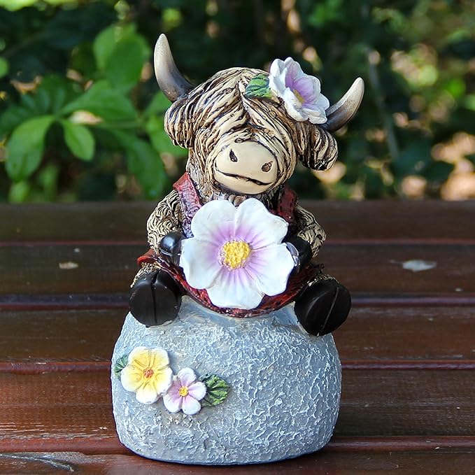 Leekung Highland Cow Garden Statue Decor - Outdoor and Indoor Decorations,Highland Cow Figurine Sitting on Stone Holding Flower for Shelf Bookshelf windowsill Table Desk Lawn Patio Outside,Animal