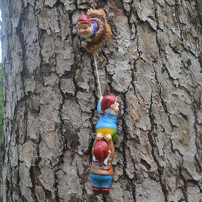 Outdoor Garden Gnome Climbing Rope Statue,Garden Gnomes Statue, Resin Garden Tree Hugger Outdoor Decor Accessories, Miniature Figurines Micro Garden Gnome Landscape Figurine for Lawn Balcony Patio