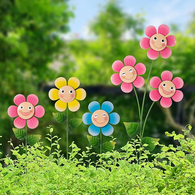 Glitzhome Set of 3 Happy Face Flower Stakes, Metal Flower Yard Stakes with Hand Painted Smiling Design, Iron Garden Yard Spring Decor or Wall Decor, 18”H