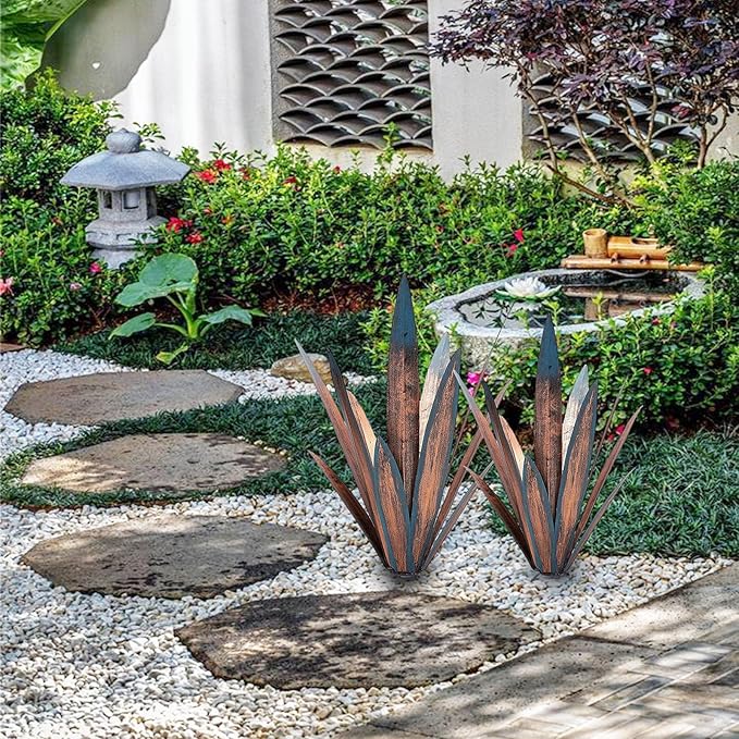 Muciwa 2 PCS Metal Agave Sculpture Decoration, Vintage Country Hand-Painted Sculpture DIY Metal Agave Plant, Home Garden Courtyard Lawn Outdoor Decoration (2PCS)