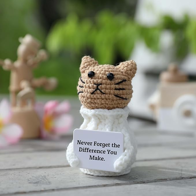 YOOJEE Positive Crochet Animals Cat – “Never Forget The Difference You Make” Valentines Day Inspirational Thank-You and Appreciation Gift for Women Teacher Mom Friend Coworker Mini Crochet Desk Decor