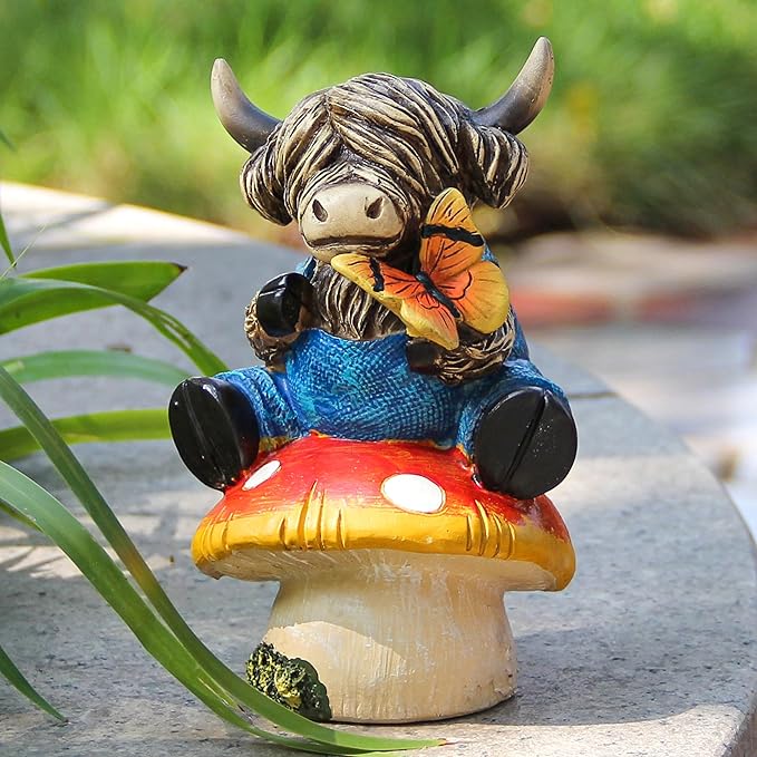 Leekung Highland Cow Garden Statue Decor - Outdoor and Indoor Decorations,Highland Cow Figurine Sitting on Mushroom for Shelf Bookshelf windowsill Table Desk Lawn Patio Yard Outside Home, Animal