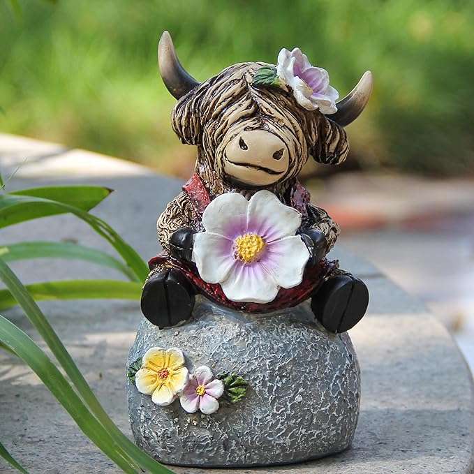 Leekung Highland Cow Garden Statue Decor - Outdoor and Indoor Decorations,Highland Cow Figurine Sitting on Stone Holding Flower for Shelf Bookshelf windowsill Table Desk Lawn Patio Outside,Animal