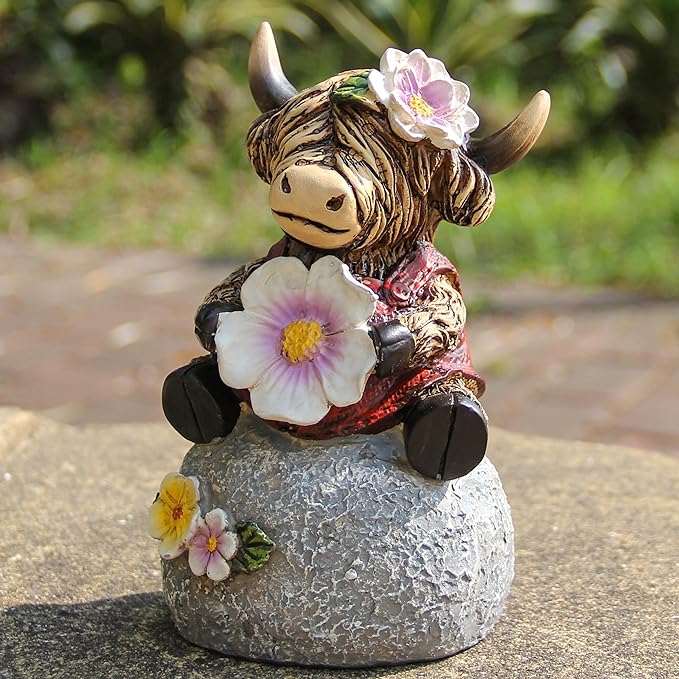 Leekung Highland Cow Garden Statue Decor - Outdoor and Indoor Decorations,Highland Cow Figurine Sitting on Stone Holding Flower for Shelf Bookshelf windowsill Table Desk Lawn Patio Outside,Animal