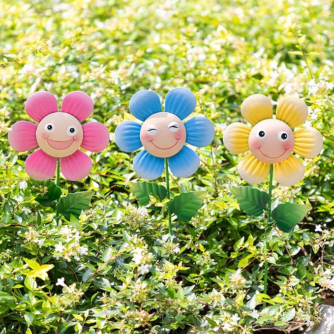 Glitzhome Set of 3 Happy Face Flower Stakes, Metal Flower Yard Stakes with Hand Painted Smiling Design, Iron Garden Yard Spring Decor or Wall Decor, 18”H