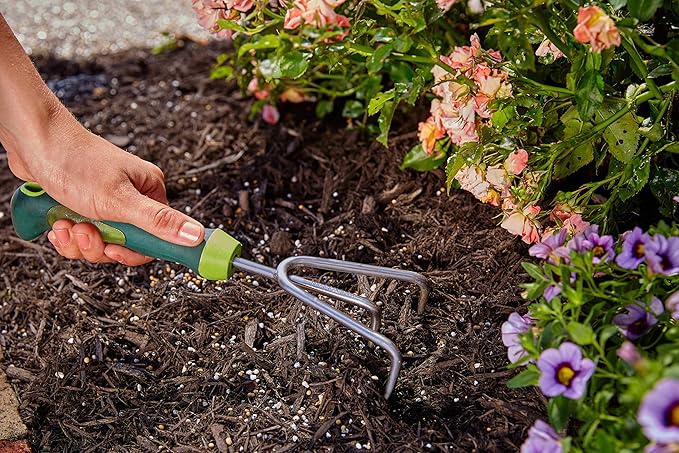 Miracle-Gro Shake 'N Feed All Purpose Plant Food, Plant Fertilizer, 4.5 lbs. (6-Pack)