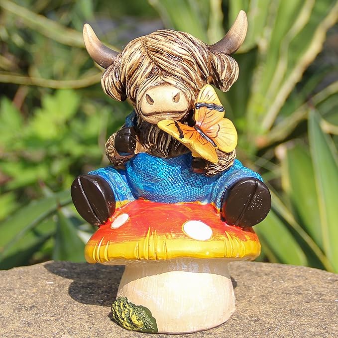 Leekung Highland Cow Garden Statue Decor - Outdoor and Indoor Decorations,Highland Cow Figurine Sitting on Mushroom for Shelf Bookshelf windowsill Table Desk Lawn Patio Yard Outside Home, Animal