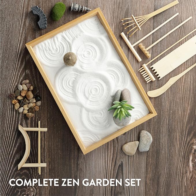 Navaris Zen Garden Kit - Mini Japanese Sand Garden - Miniature Meditation Stone Ornaments - Buddhist Gifts Complete Set - Rectangular Bamboo Tray, White Sand